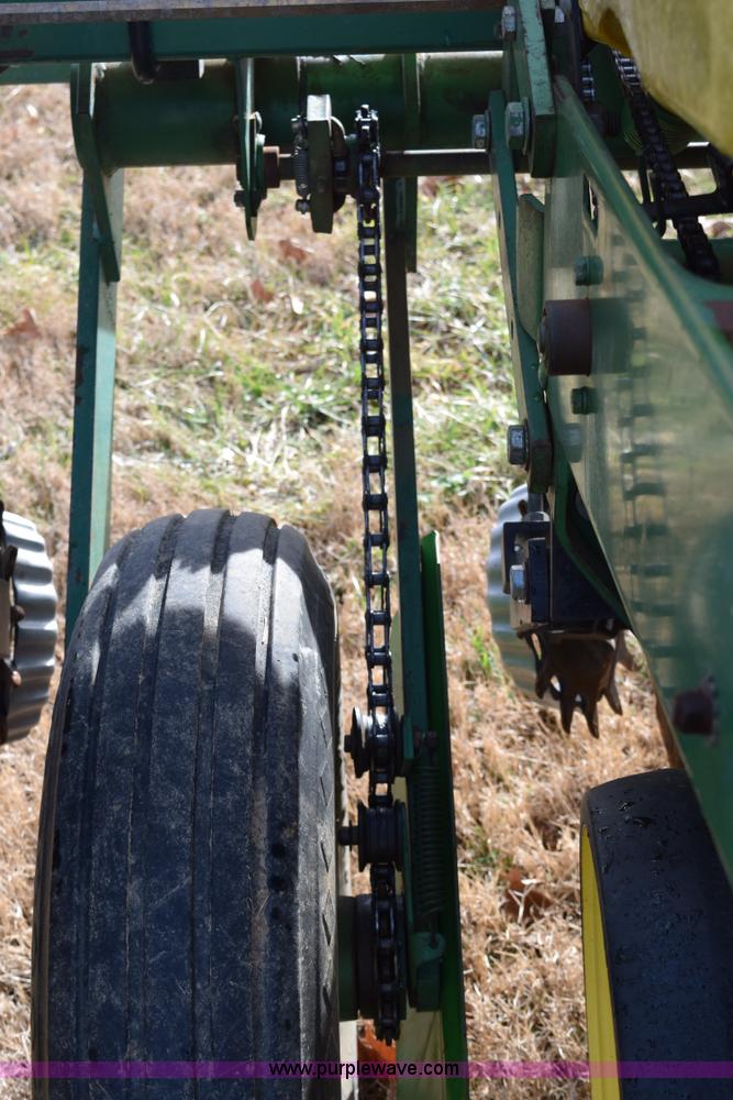 image for item I8520 John Deere 7000 planter