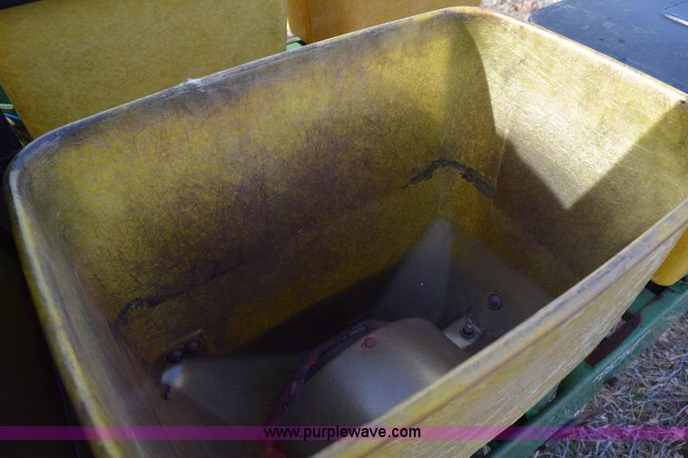 image for item I8520 John Deere 7000 planter