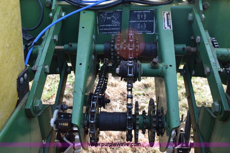 image for item I8520 John Deere 7000 planter