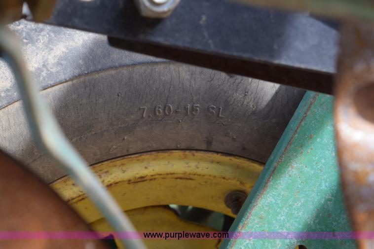 image for item I8520 John Deere 7000 planter