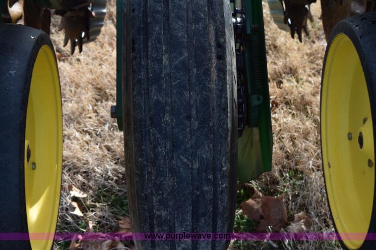 image for item I8520 John Deere 7000 planter