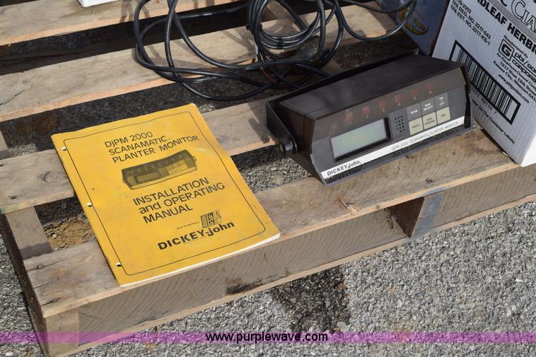 image for item I8520 John Deere 7000 planter