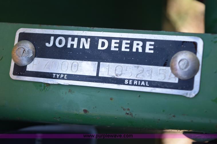 image for item I8520 John Deere 7000 planter