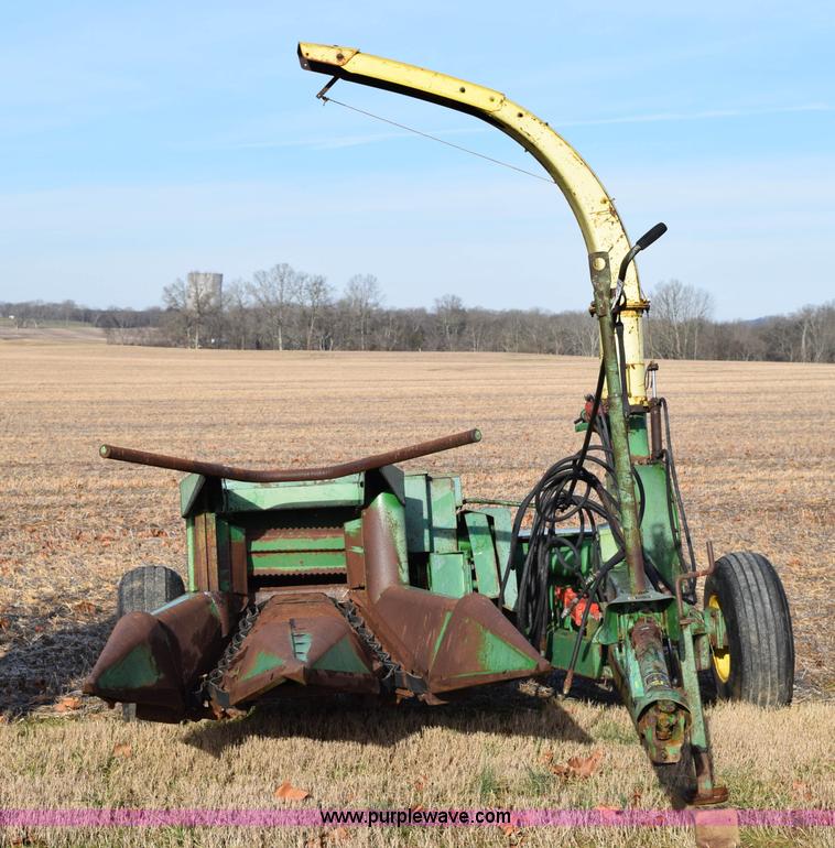 image for item I8524 John Deere 3800 two row silage chopper