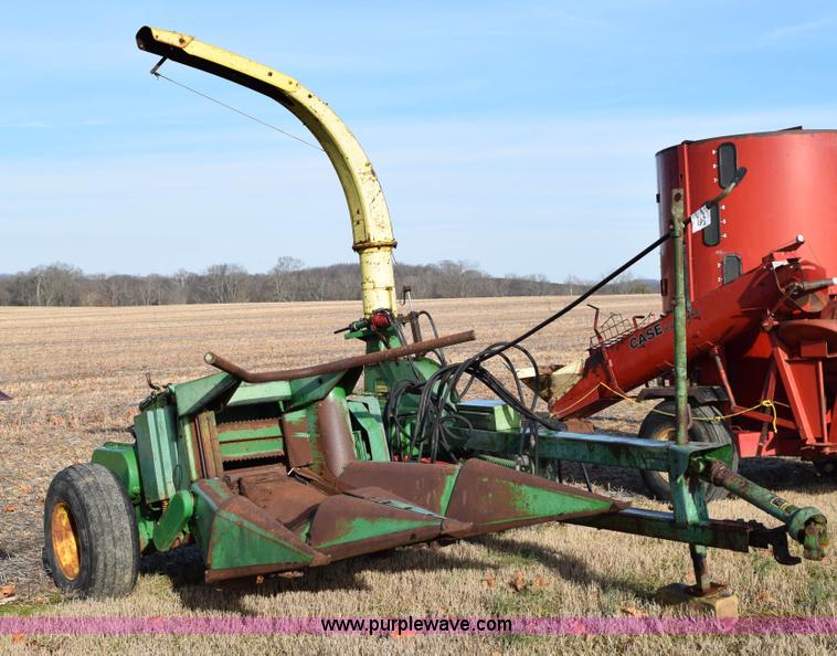 image for item I8524 John Deere 3800 two row silage chopper