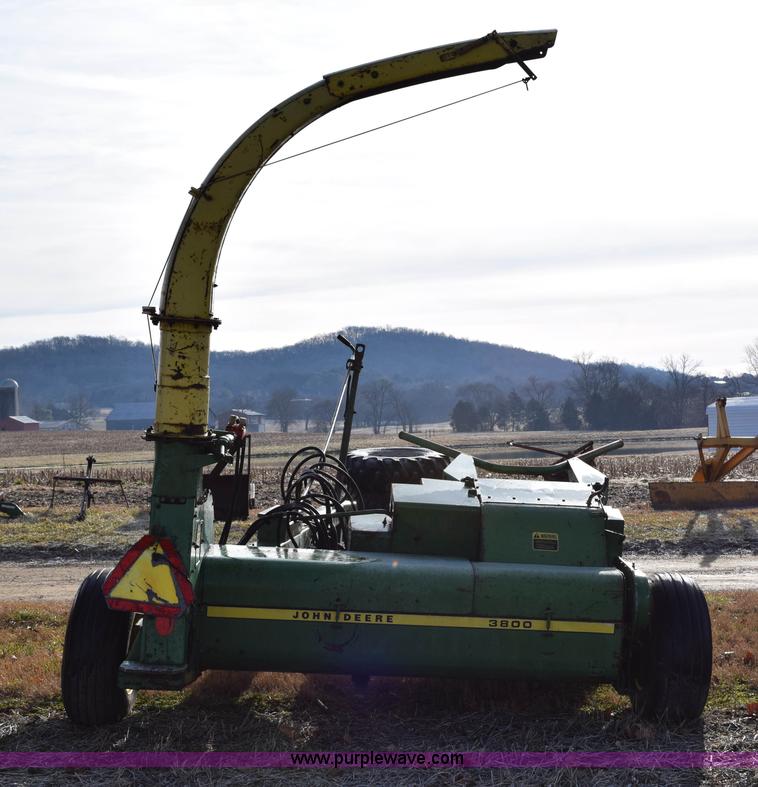 image for item I8524 John Deere 3800 two row silage chopper