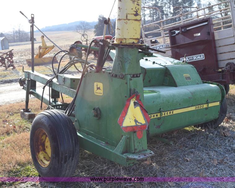 image for item I8524 John Deere 3800 two row silage chopper