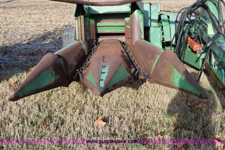 image for item I8524 John Deere 3800 two row silage chopper
