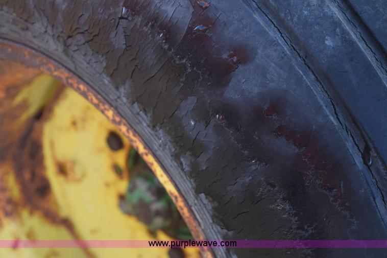 image for item I8524 John Deere 3800 two row silage chopper