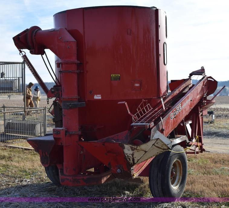 Case IH 1250 grinder mixer in Riddleton, TN Item I8525 sold Purple Wave