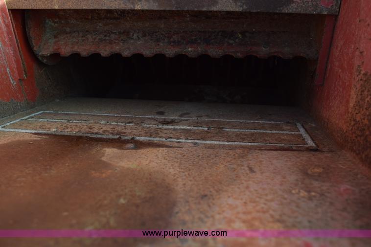 image for item I8525 Case IH 1250 grinder mixer