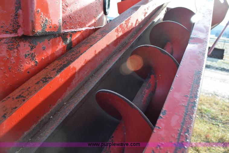 image for item I8525 Case IH 1250 grinder mixer