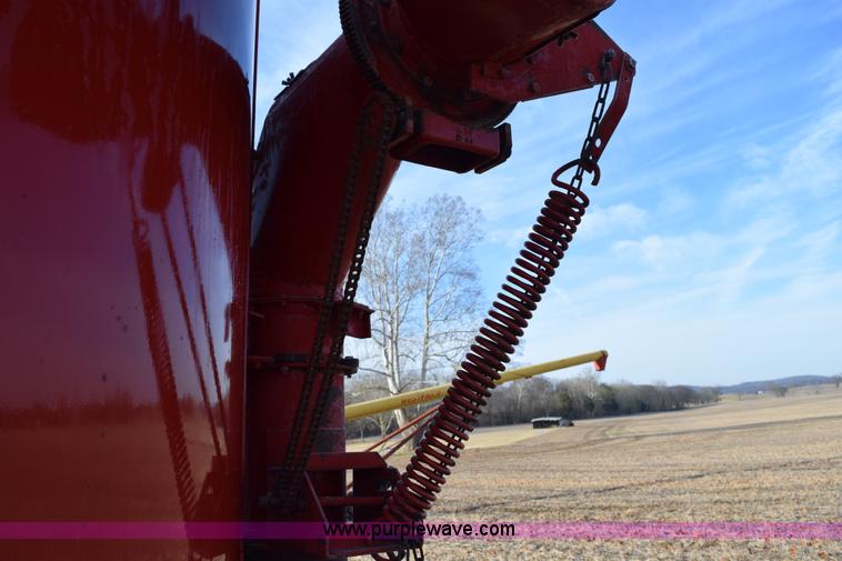 image for item I8525 Case IH 1250 grinder mixer