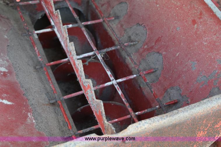 image for item I8525 Case IH 1250 grinder mixer