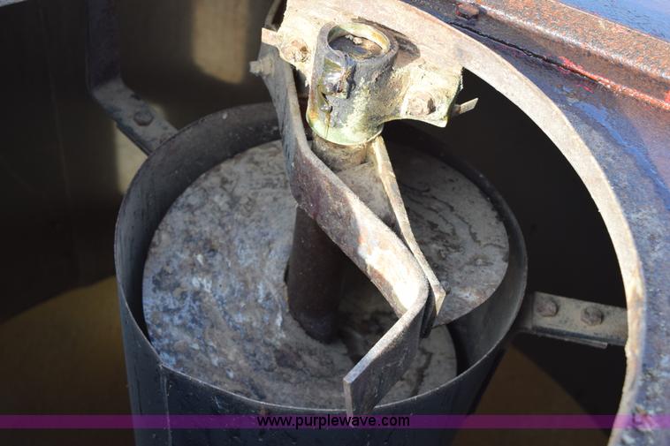 image for item I8525 Case IH 1250 grinder mixer