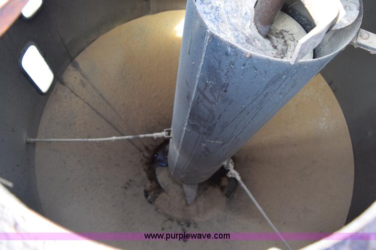 image for item I8525 Case IH 1250 grinder mixer