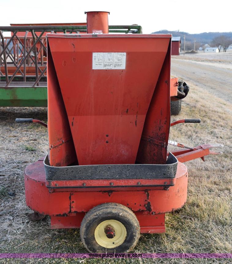 image for item I8529 Gehl 1540 silage blower