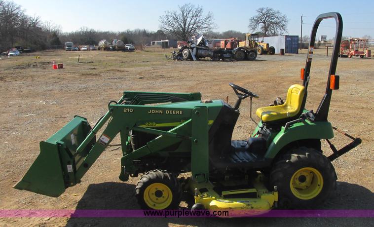 image for item J2324 John Deere LV2210 tractor