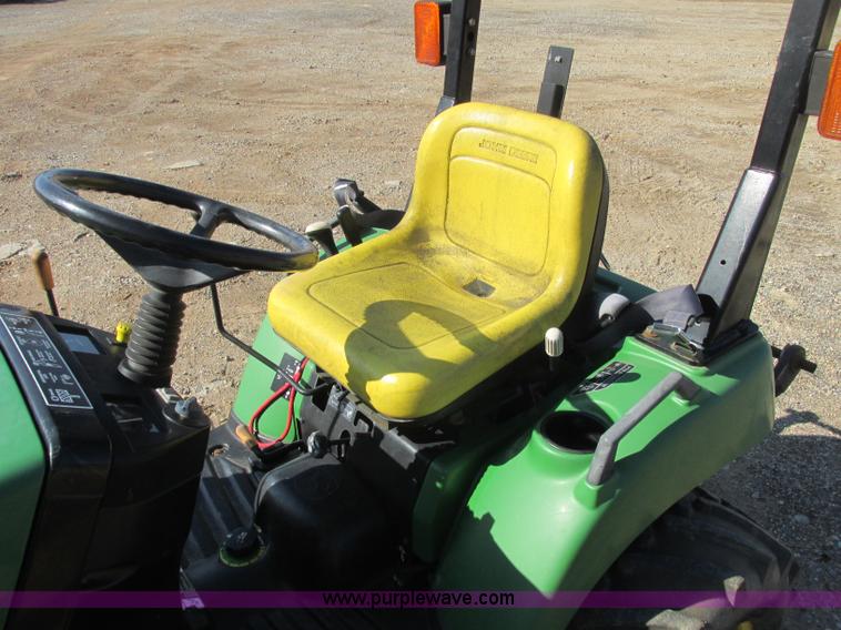 image for item J2324 John Deere LV2210 tractor