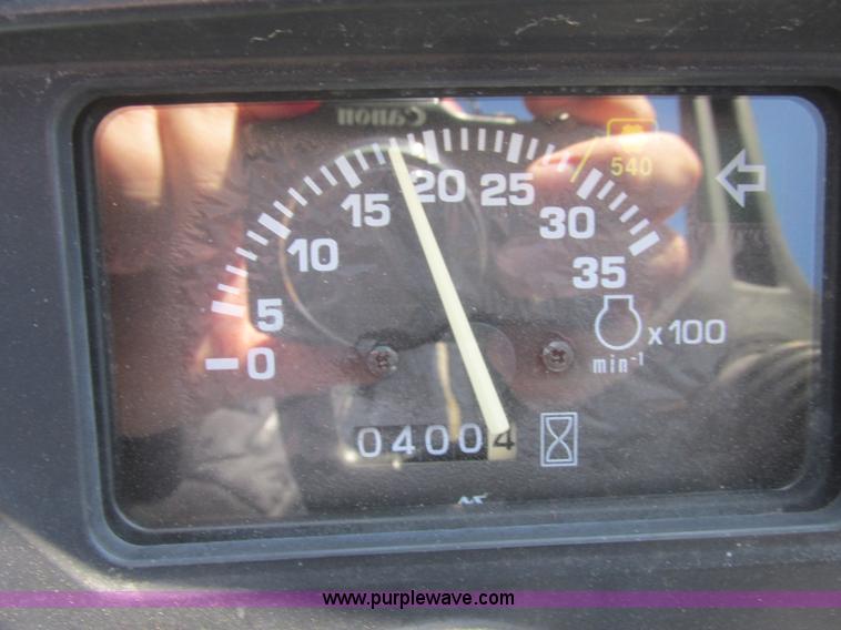 image for item J2324 John Deere LV2210 tractor