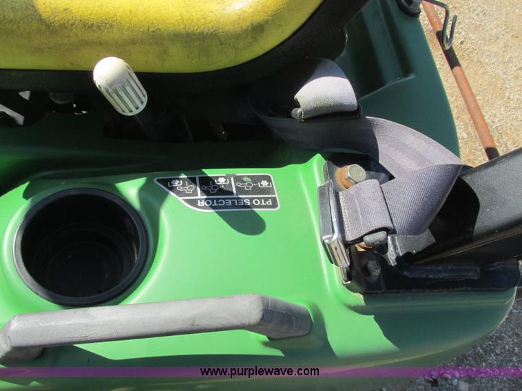 image for item J2324 John Deere LV2210 tractor