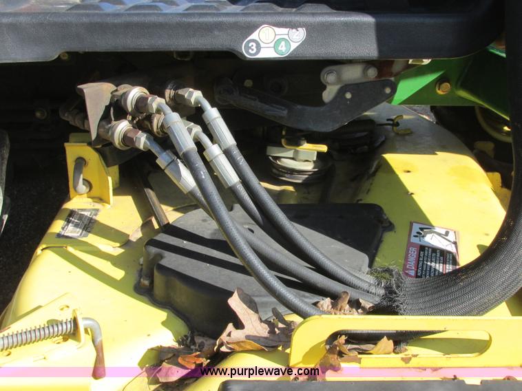 image for item J2324 John Deere LV2210 tractor