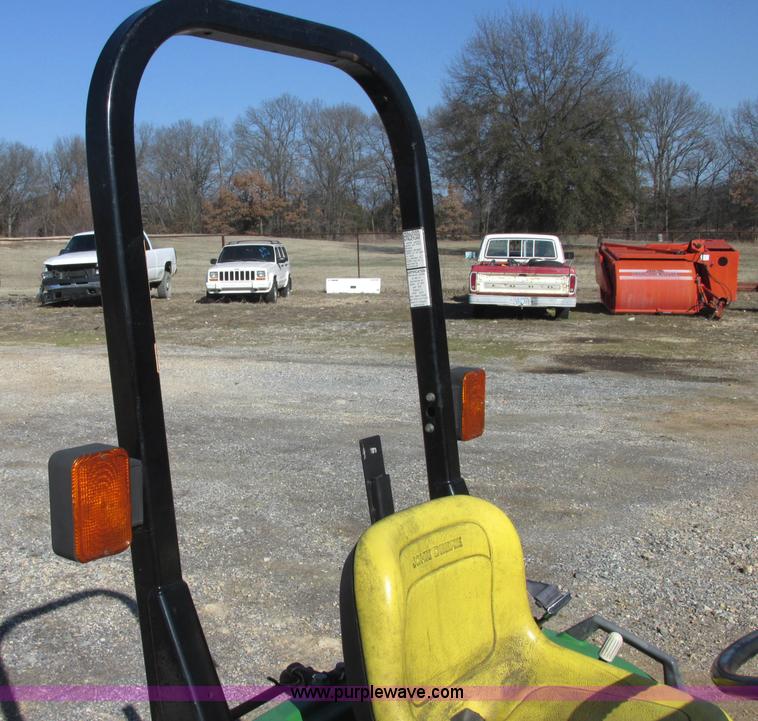 image for item J2324 John Deere LV2210 tractor