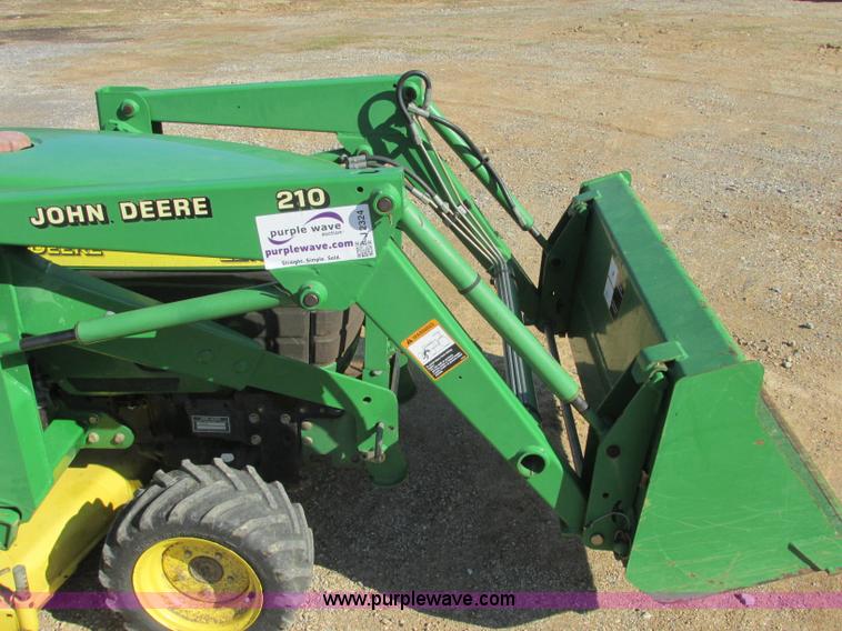 image for item J2324 John Deere LV2210 tractor