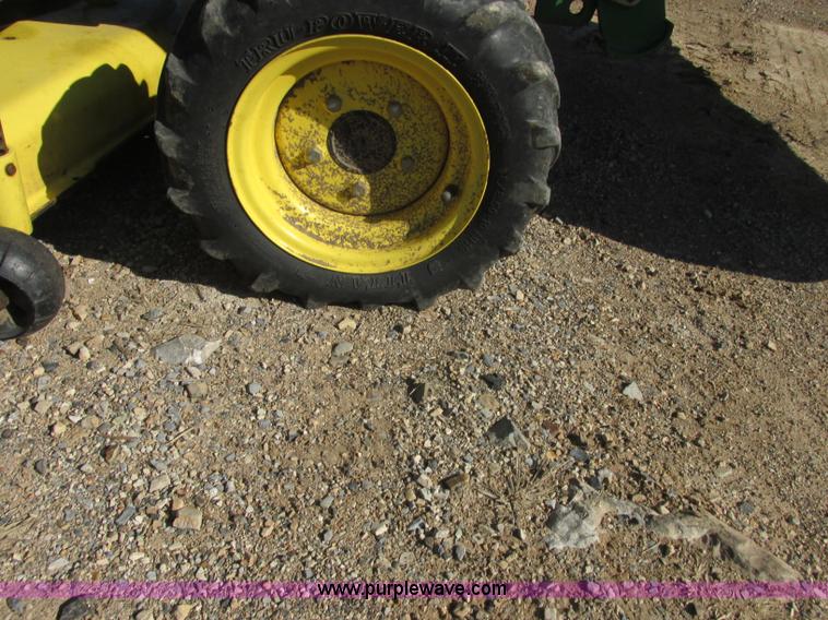 image for item J2324 John Deere LV2210 tractor