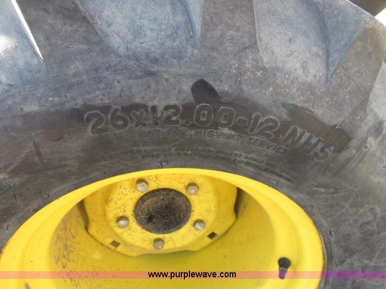 image for item J2324 John Deere LV2210 tractor