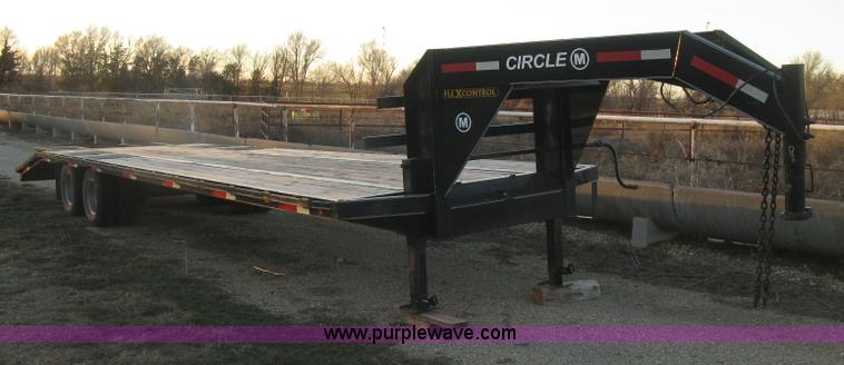 image for item K2813 2009 Circle M gooseneck flatbed trailer