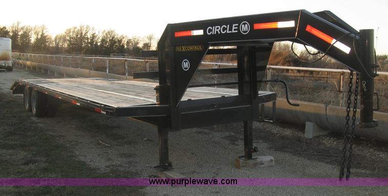 image for item K2813 2009 Circle M gooseneck flatbed trailer