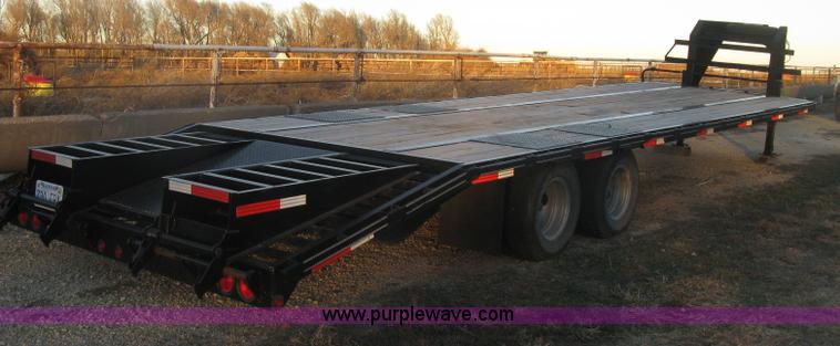 image for item K2813 2009 Circle M gooseneck flatbed trailer