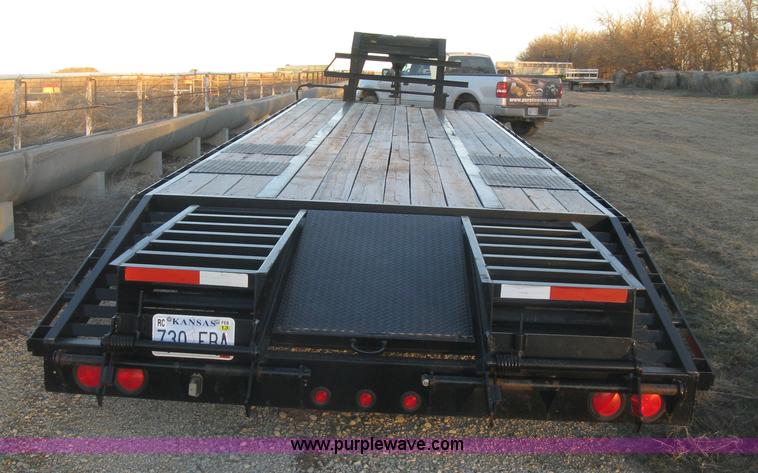 image for item K2813 2009 Circle M gooseneck flatbed trailer