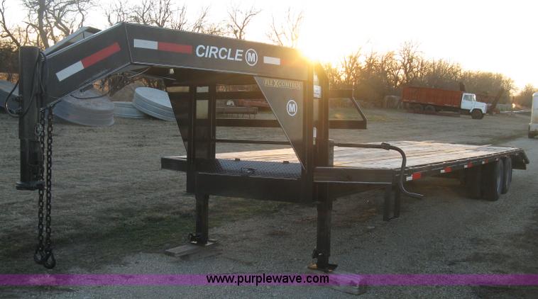 image for item K2813 2009 Circle M gooseneck flatbed trailer