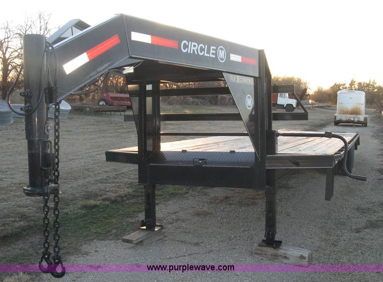 image for item K2813 2009 Circle M gooseneck flatbed trailer