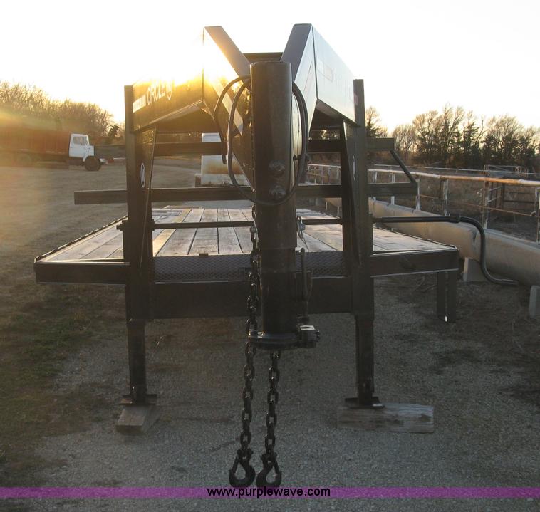 image for item K2813 2009 Circle M gooseneck flatbed trailer
