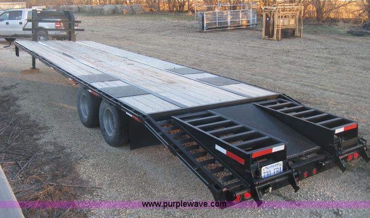 image for item K2813 2009 Circle M gooseneck flatbed trailer