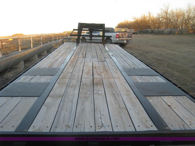 image for item K2813 2009 Circle M gooseneck flatbed trailer