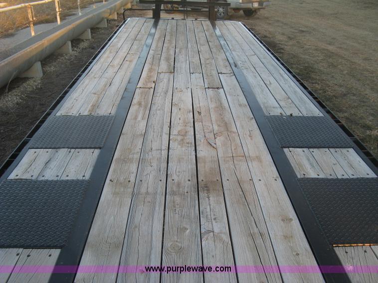 image for item K2813 2009 Circle M gooseneck flatbed trailer