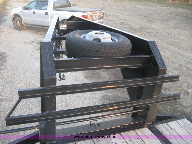 image for item K2813 2009 Circle M gooseneck flatbed trailer