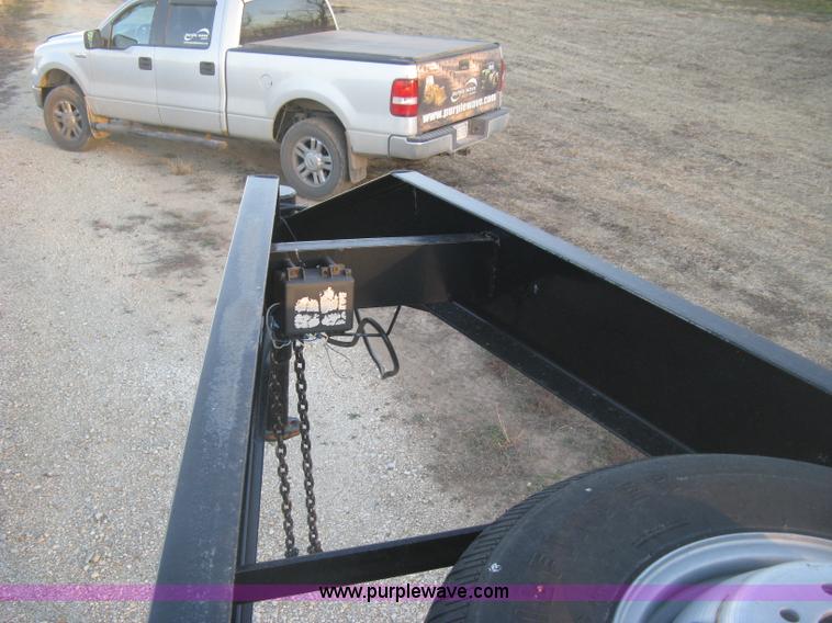 image for item K2813 2009 Circle M gooseneck flatbed trailer