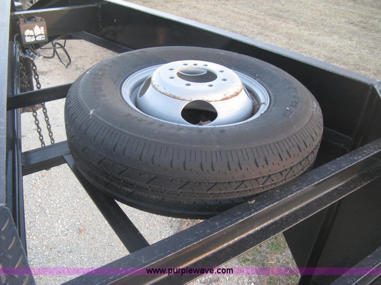 image for item K2813 2009 Circle M gooseneck flatbed trailer