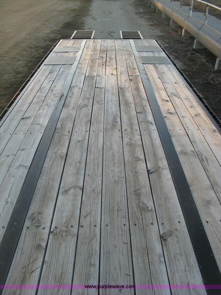 image for item K2813 2009 Circle M gooseneck flatbed trailer