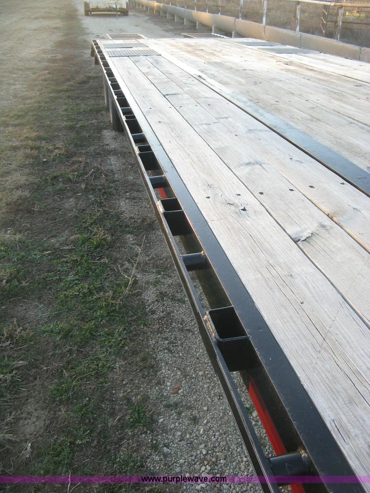 image for item K2813 2009 Circle M gooseneck flatbed trailer