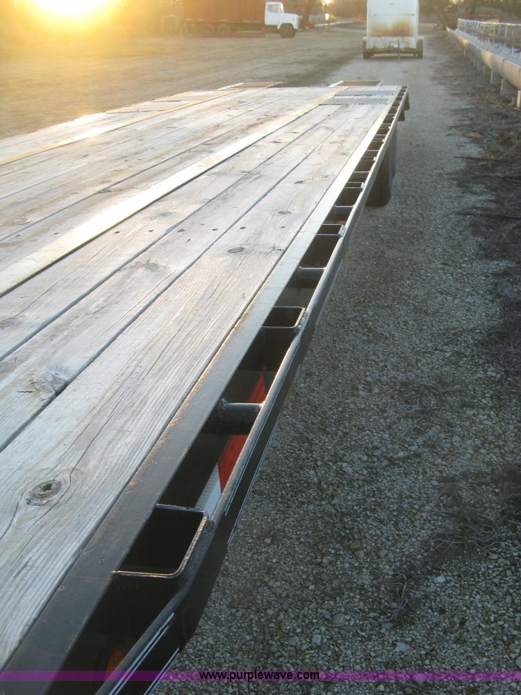 image for item K2813 2009 Circle M gooseneck flatbed trailer
