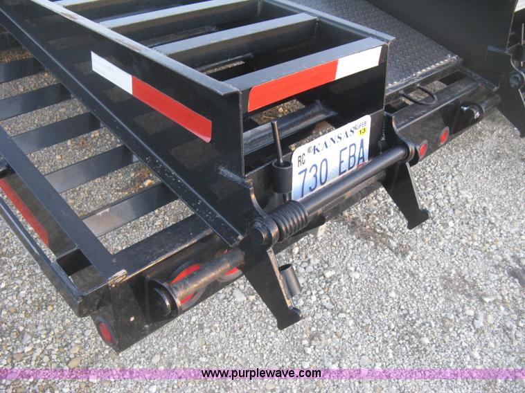 image for item K2813 2009 Circle M gooseneck flatbed trailer