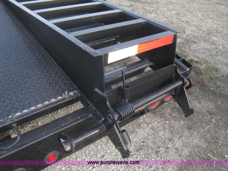 image for item K2813 2009 Circle M gooseneck flatbed trailer