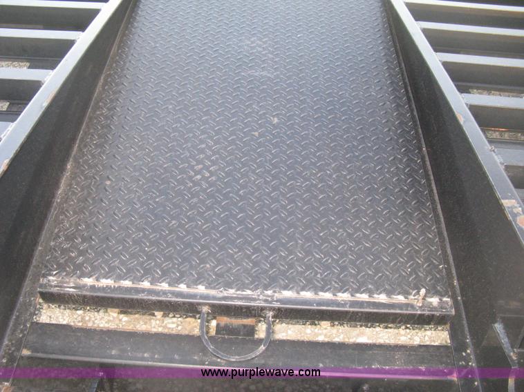 image for item K2813 2009 Circle M gooseneck flatbed trailer