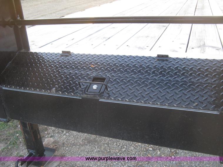 image for item K2813 2009 Circle M gooseneck flatbed trailer
